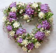 Rouwhart paarse bloemen